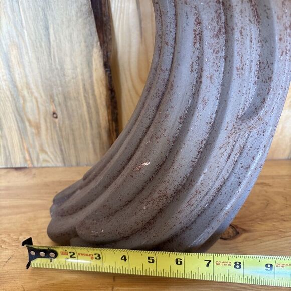 “Woman of the Wind" or "Moderne Frauenbüste Mit Langem Haar Aus Steinguss” - Picture 8 of 14